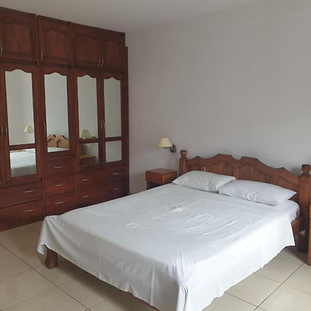 Palmont Commercial Self-Catering Apartments - Beau Vallon Бо Валон Екстериор снимка
